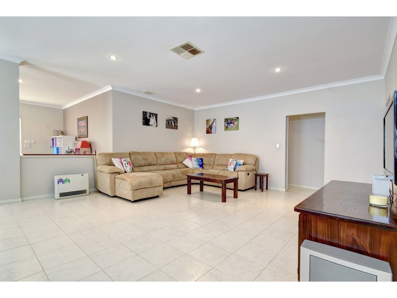 40 Kentucky Boulevard, Hocking WA 6065