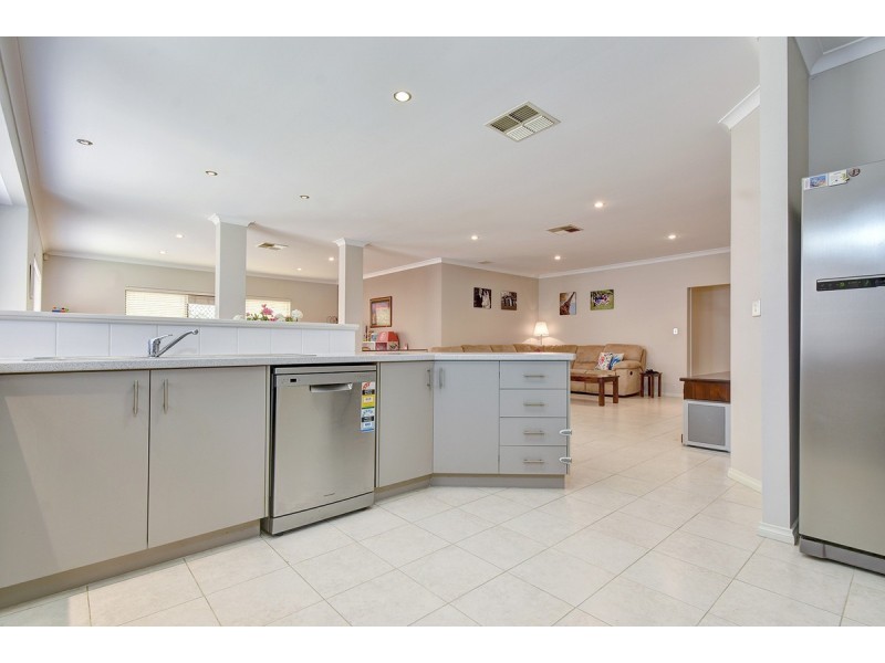 40 Kentucky Boulevard, Hocking WA 6065