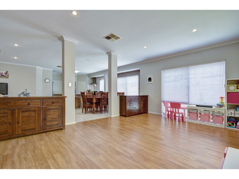 40 Kentucky Boulevard, Hocking WA 6065