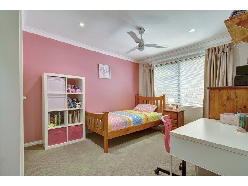 40 Kentucky Boulevard, Hocking WA 6065