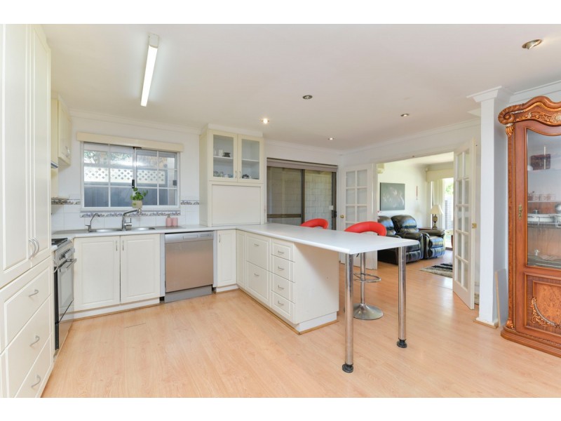 10 Kanella Road, Shelley WA 6148