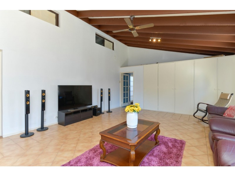 10 Kanella Road, Shelley WA 6148