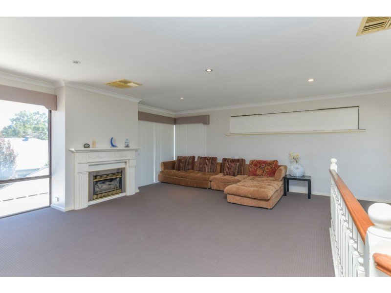 10 Kanella Road, Shelley WA 6148