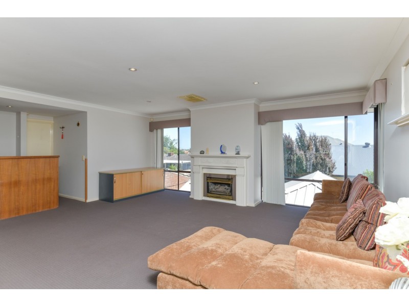 10 Kanella Road, Shelley WA 6148