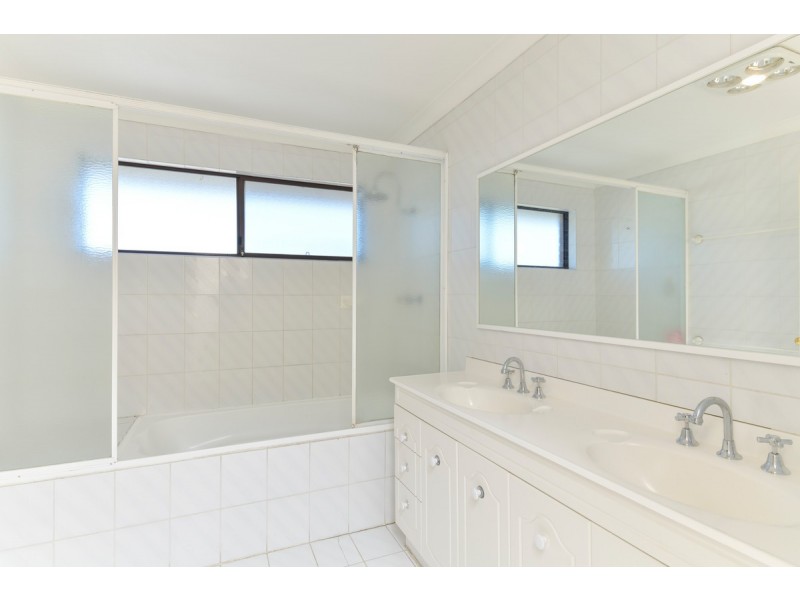 10 Kanella Road, Shelley WA 6148