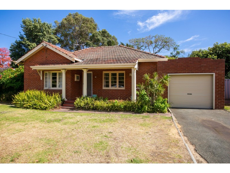 10 Chadwick Street, Hilton WA 6163