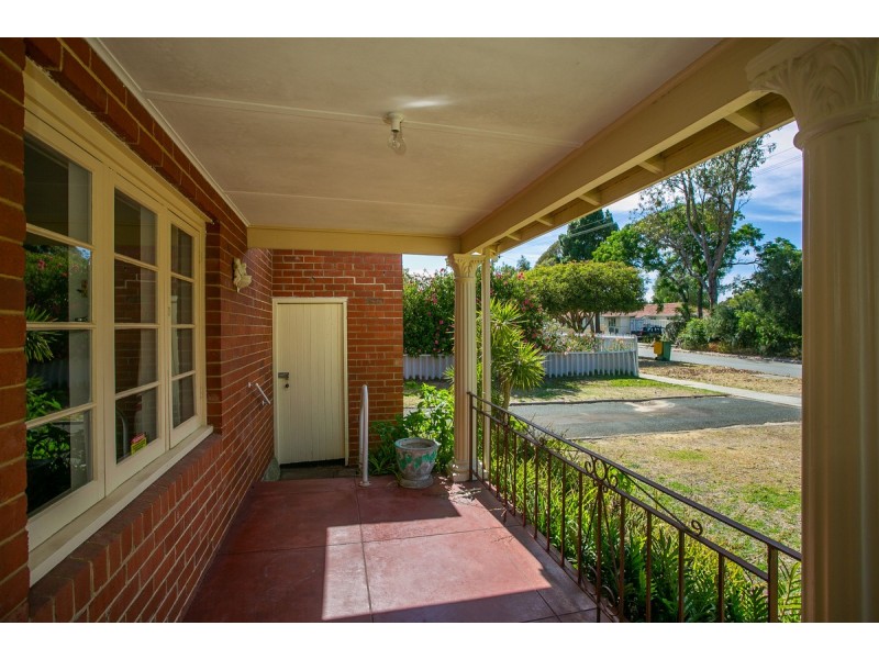 10 Chadwick Street, Hilton WA 6163