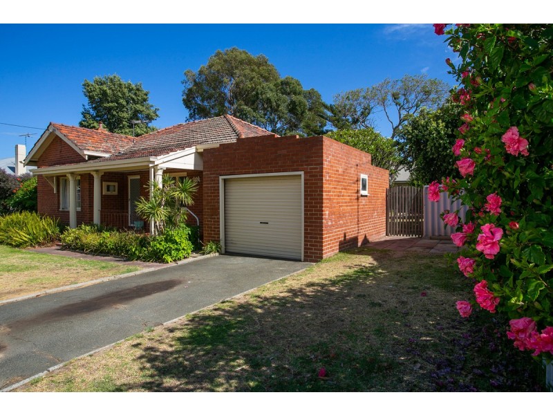 10 Chadwick Street, Hilton WA 6163