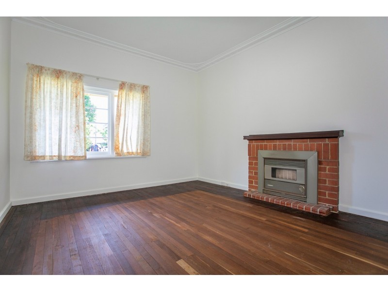 10 Chadwick Street, Hilton WA 6163