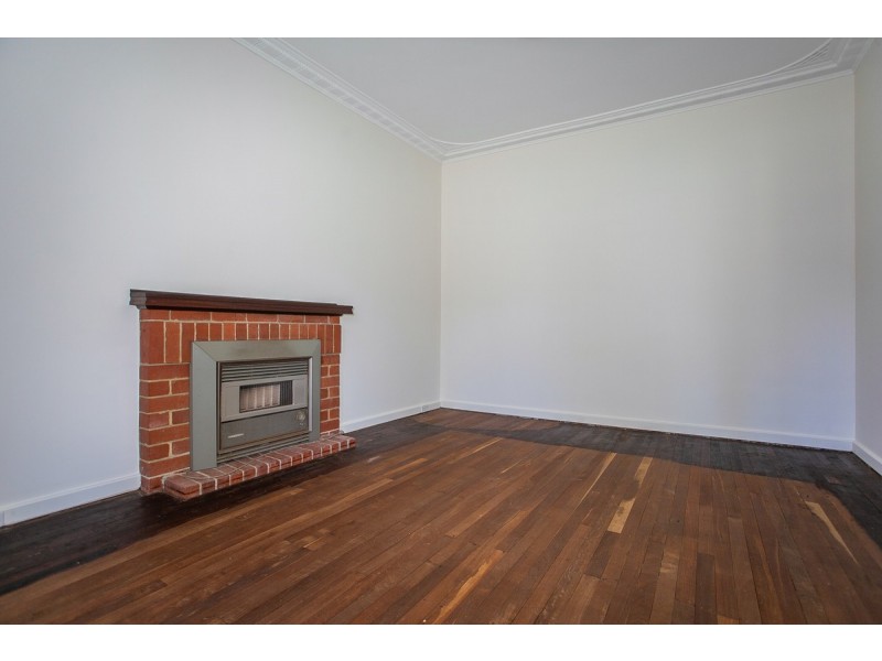 10 Chadwick Street, Hilton WA 6163