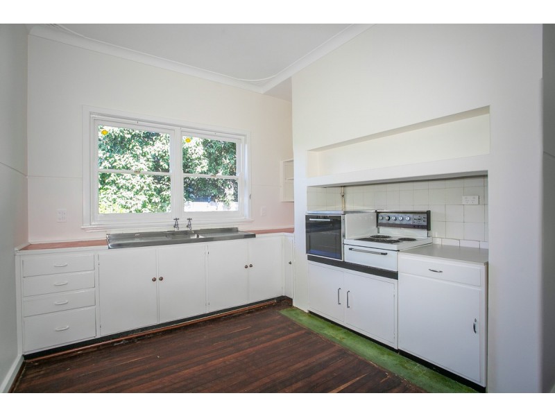 10 Chadwick Street, Hilton WA 6163