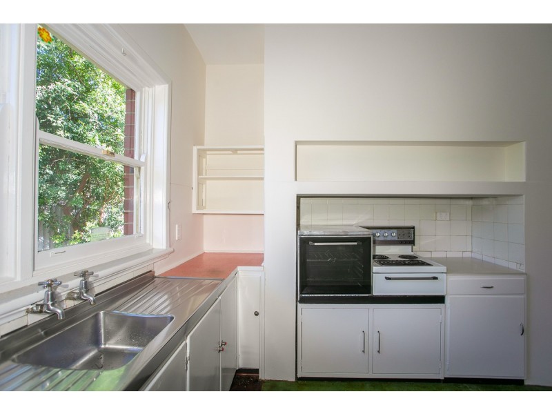 10 Chadwick Street, Hilton WA 6163