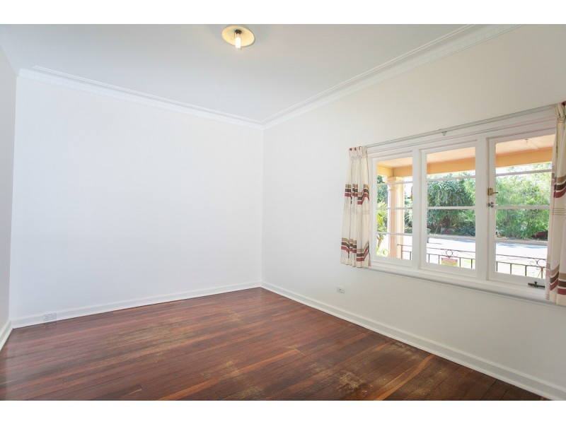 10 Chadwick Street, Hilton WA 6163