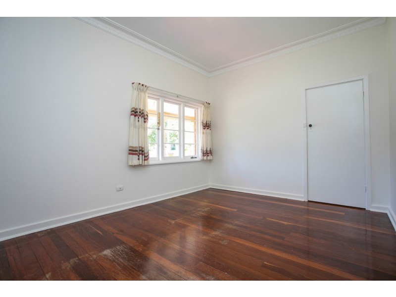 10 Chadwick Street, Hilton WA 6163