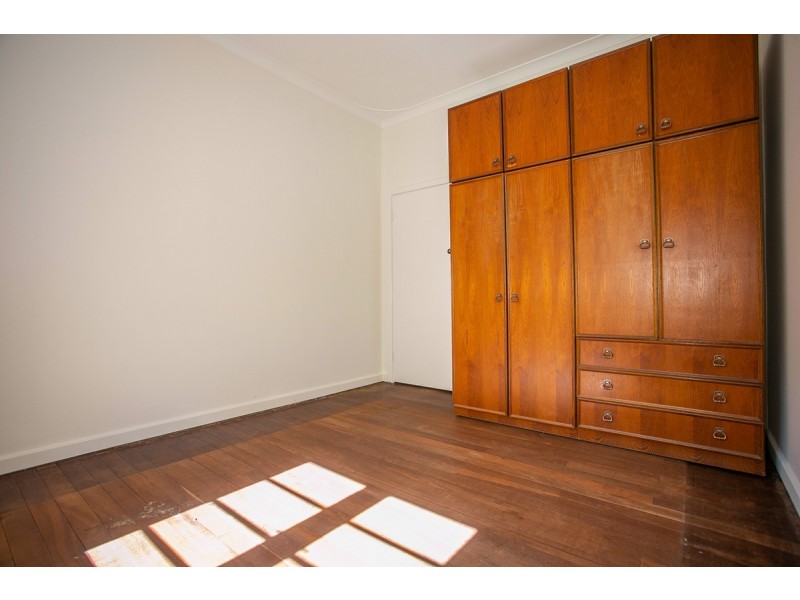 10 Chadwick Street, Hilton WA 6163