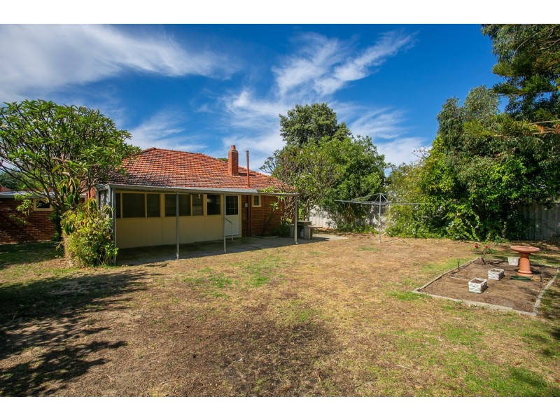 10 Chadwick Street, Hilton WA 6163