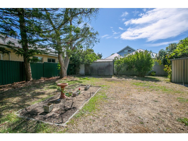 10 Chadwick Street, Hilton WA 6163