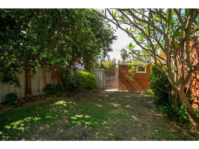 10 Chadwick Street, Hilton WA 6163