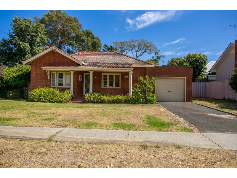 10 Chadwick Street, Hilton WA 6163