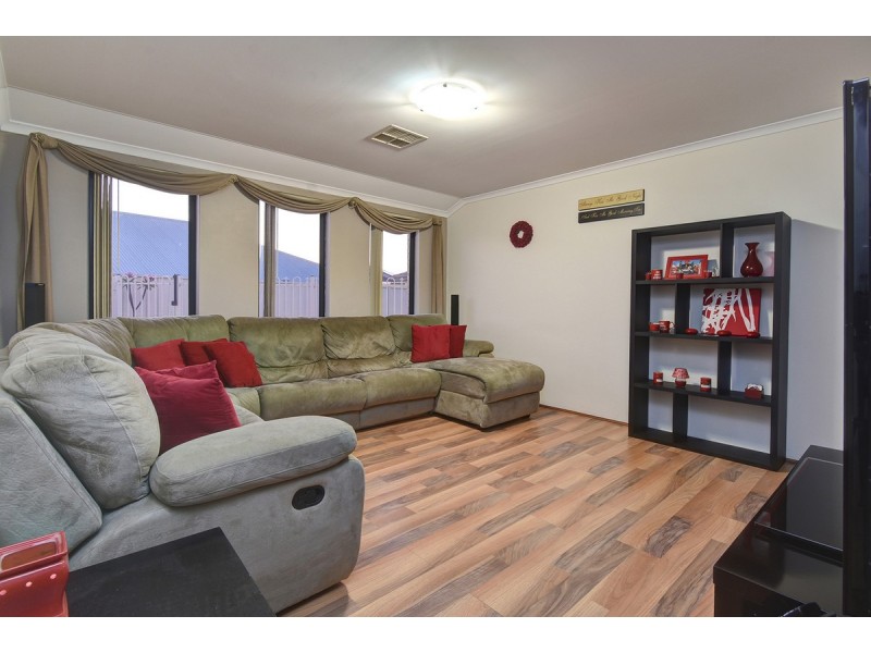 1 Turner Parkway, Carramar WA 6031