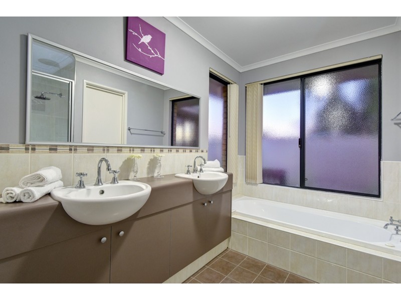 1 Turner Parkway, Carramar WA 6031