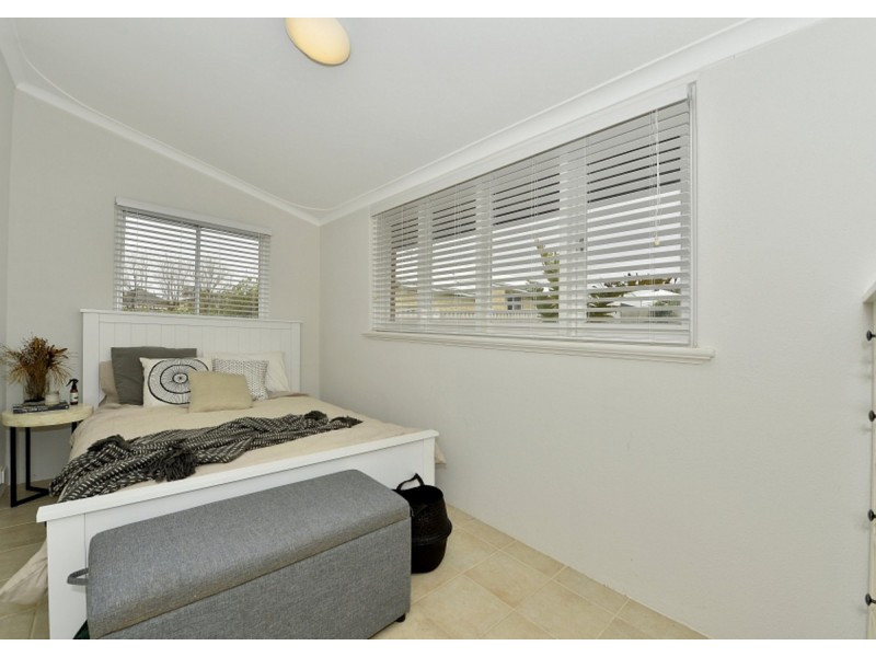 27 Janis Street, Halls Head WA 6210