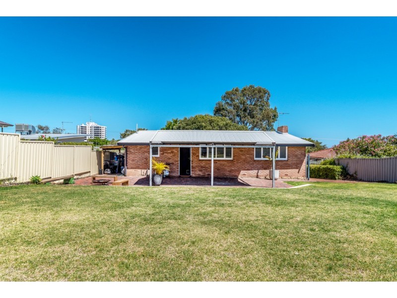 27 Janis Street, Halls Head WA 6210