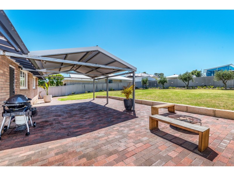 27 Janis Street, Halls Head WA 6210