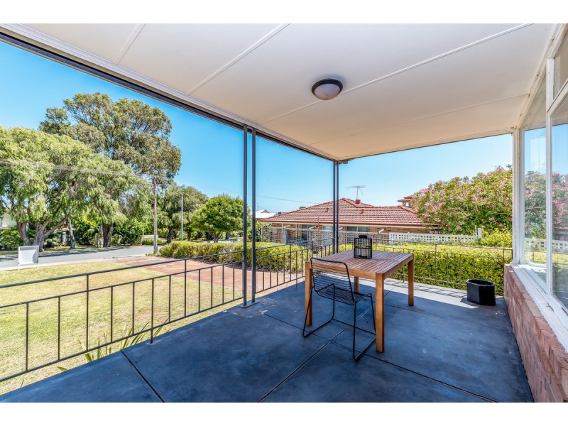 27 Janis Street, Halls Head WA 6210