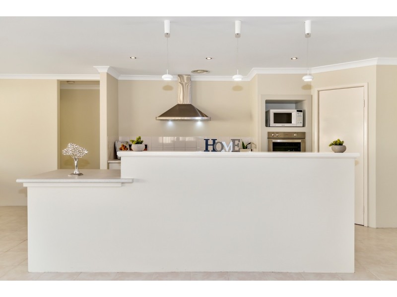 14 Arlette Pass, Lakelands WA 6180