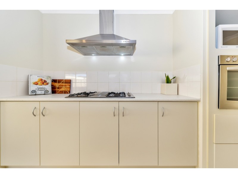 14 Arlette Pass, Lakelands WA 6180