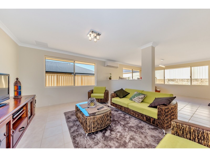 14 Arlette Pass, Lakelands WA 6180