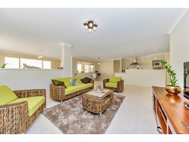 14 Arlette Pass, Lakelands WA 6180