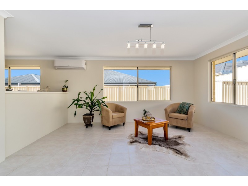 14 Arlette Pass, Lakelands WA 6180