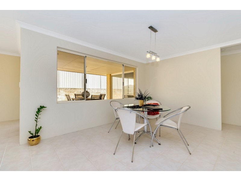 14 Arlette Pass, Lakelands WA 6180