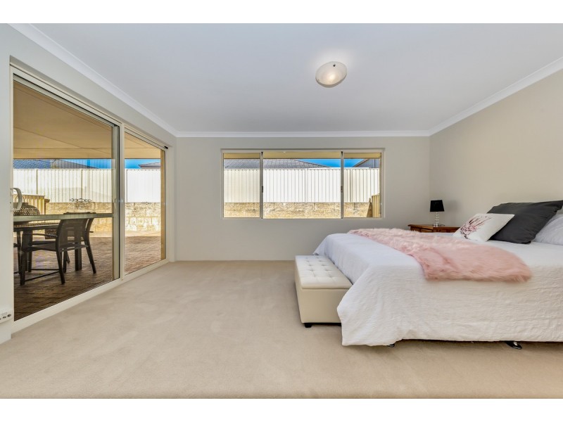 14 Arlette Pass, Lakelands WA 6180