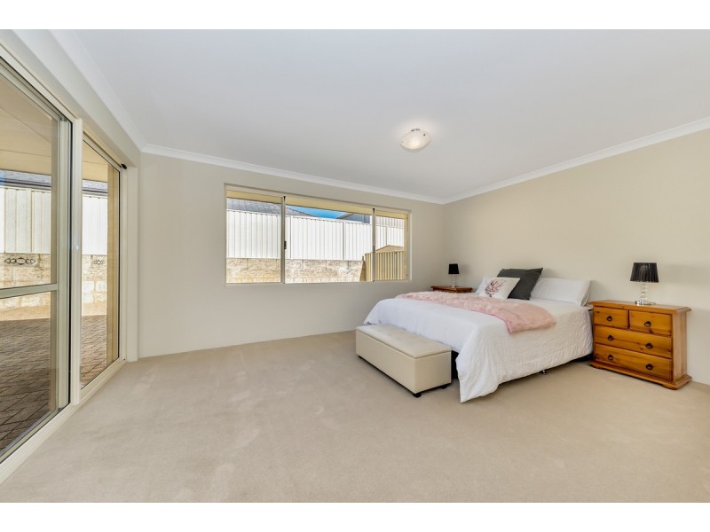 14 Arlette Pass, Lakelands WA 6180