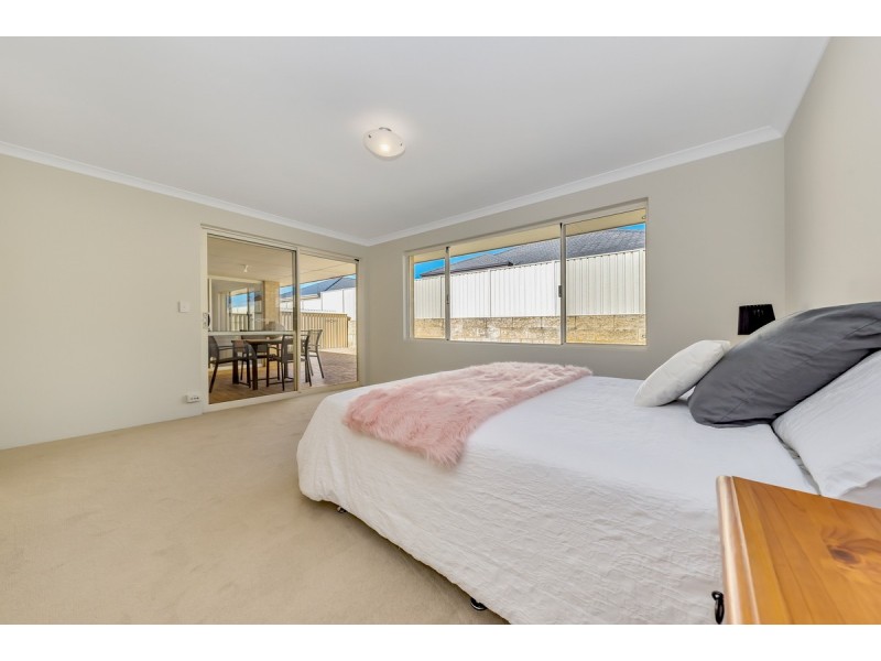 14 Arlette Pass, Lakelands WA 6180