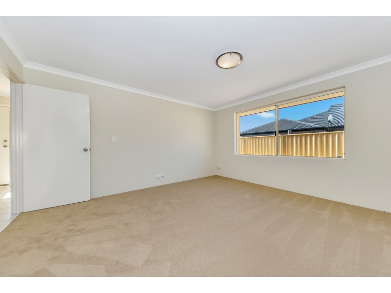 14 Arlette Pass, Lakelands WA 6180