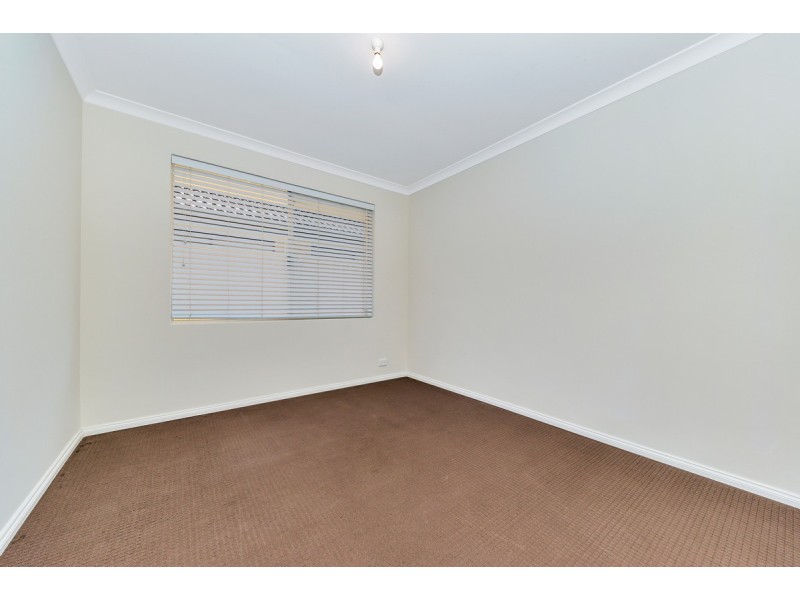 14 Arlette Pass, Lakelands WA 6180