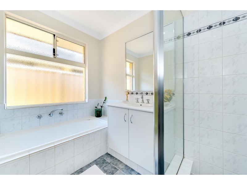 14 Arlette Pass, Lakelands WA 6180