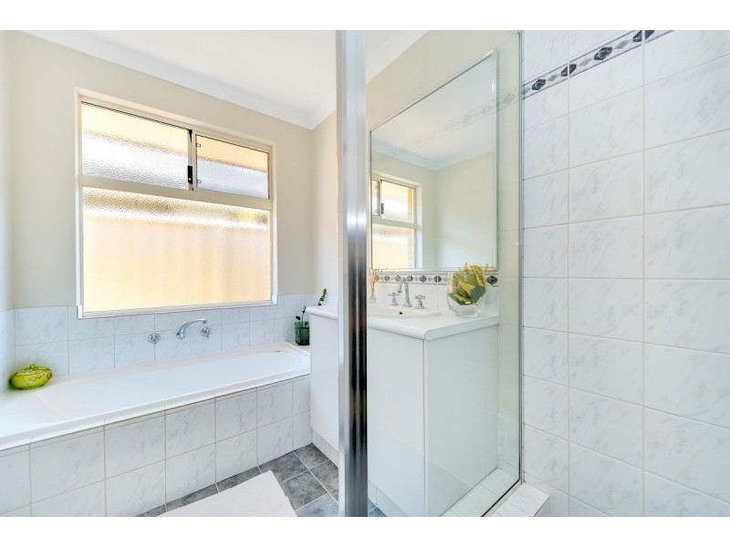 14 Arlette Pass, Lakelands WA 6180