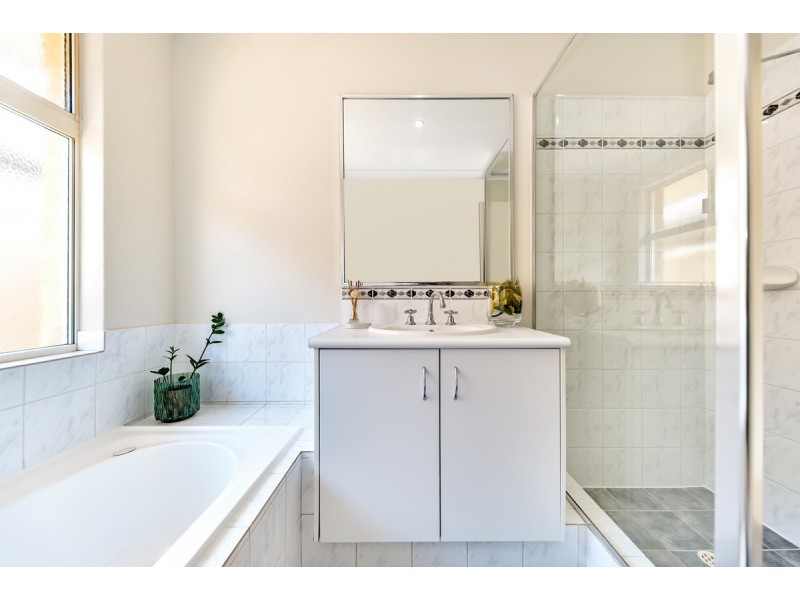 14 Arlette Pass, Lakelands WA 6180