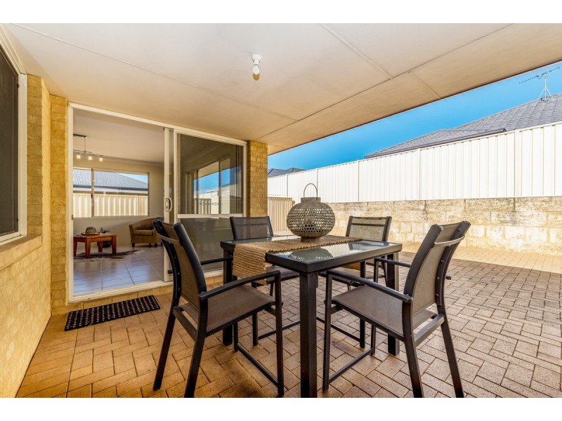 14 Arlette Pass, Lakelands WA 6180