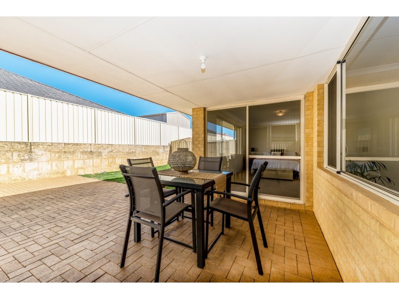 14 Arlette Pass, Lakelands WA 6180