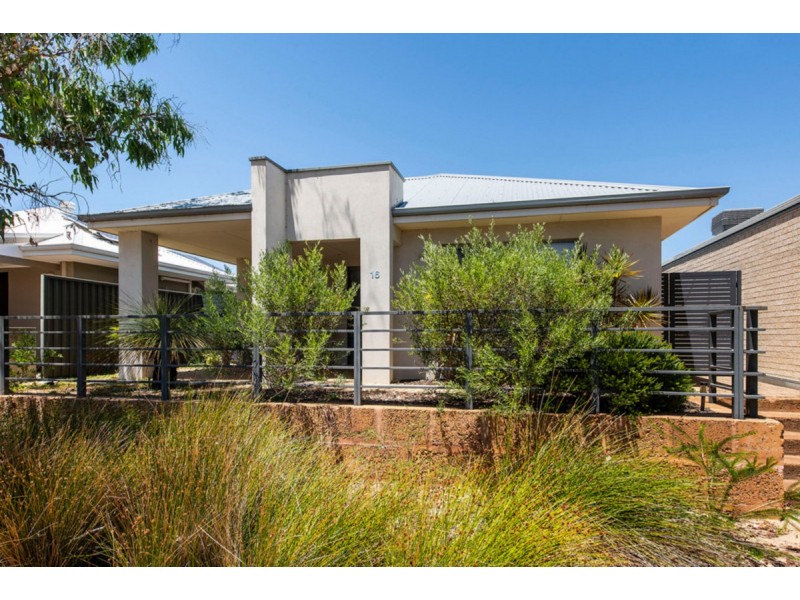 16 Regatta Boulevard, Champion Lakes WA 6111