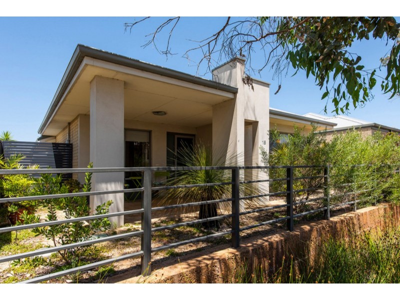 16 Regatta Boulevard, Champion Lakes WA 6111