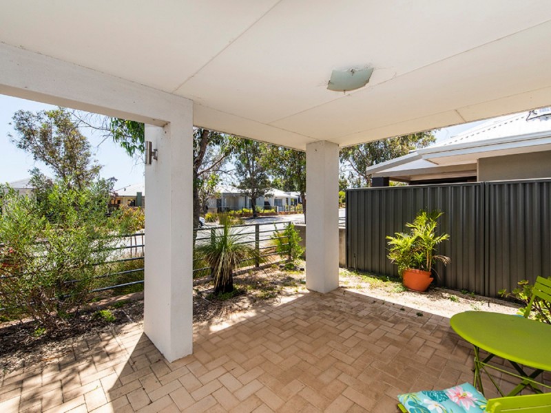 16 Regatta Boulevard, Champion Lakes WA 6111