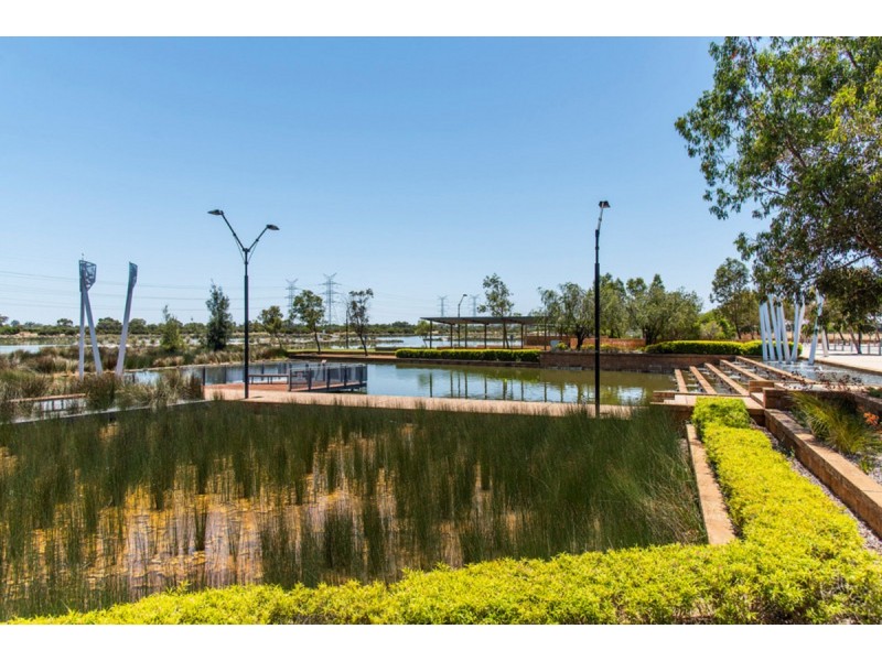 16 Regatta Boulevard, Champion Lakes WA 6111