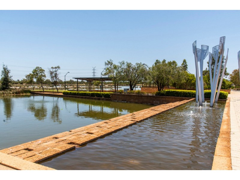 16 Regatta Boulevard, Champion Lakes WA 6111